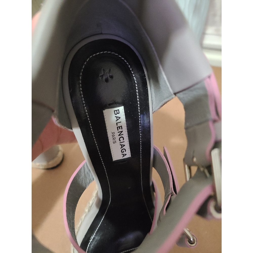 Authentic Balenciaga Sandals - Picture 4 of 14